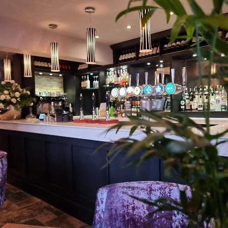 The Lion Hotel Brewood Bagian luar foto