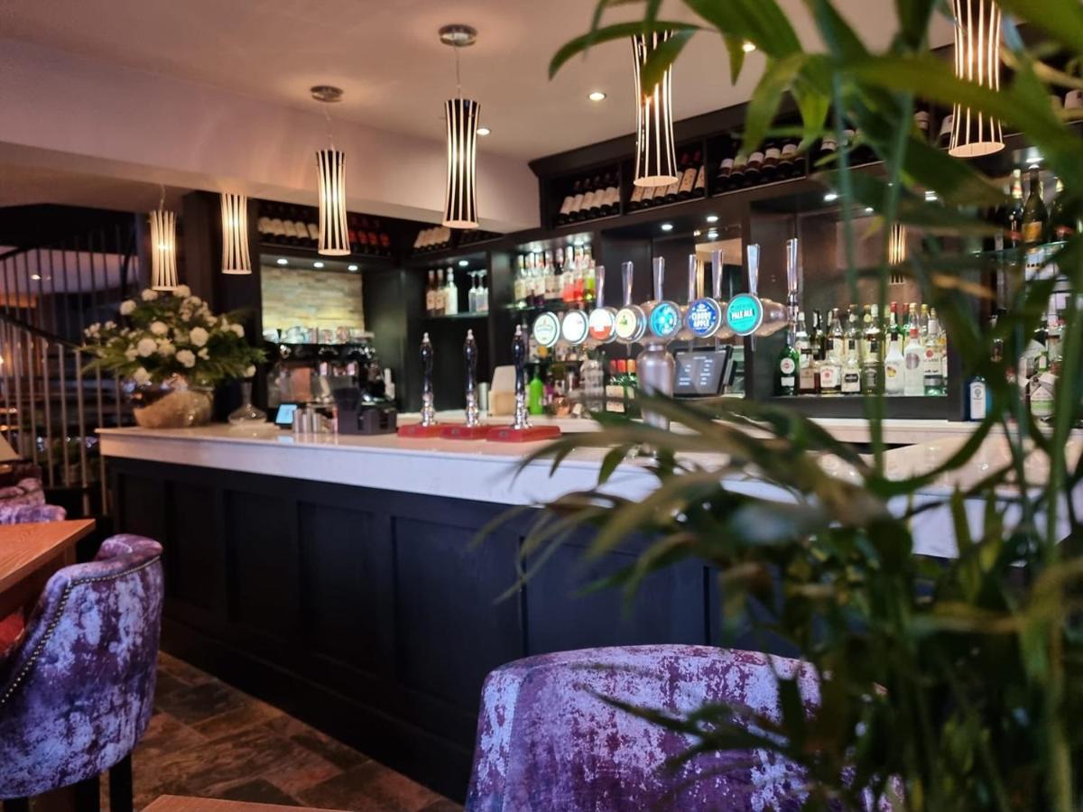 The Lion Hotel Brewood Bagian luar foto