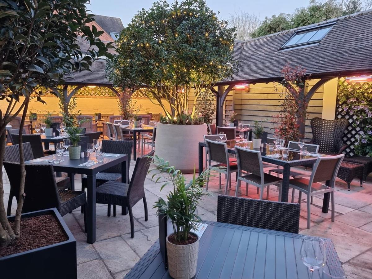 The Lion Hotel Brewood Bagian luar foto