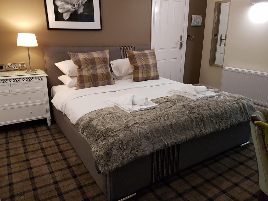 The Lion Hotel Brewood Bagian luar foto