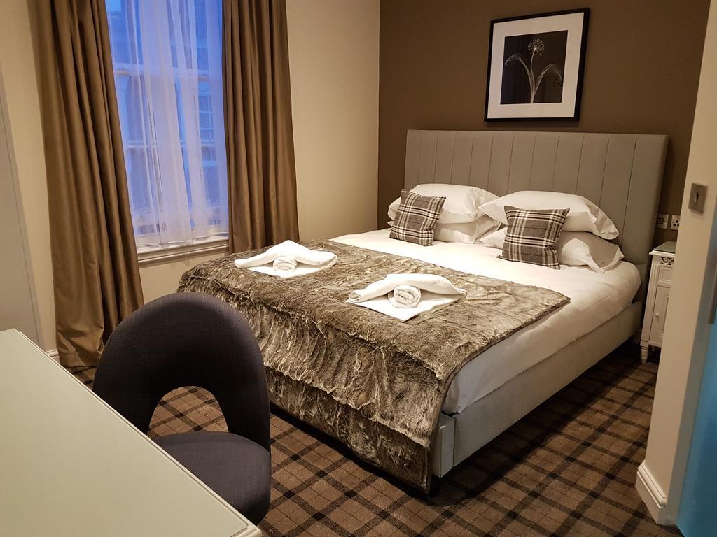 The Lion Hotel Brewood Bagian luar foto