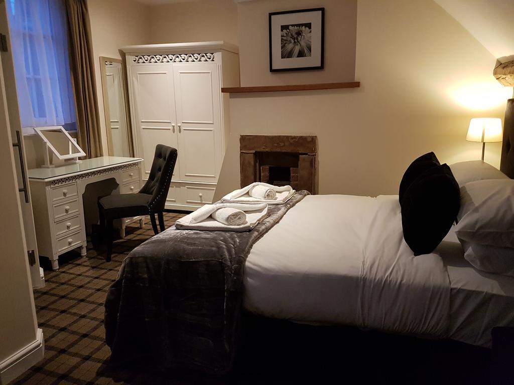 The Lion Hotel Brewood Bagian luar foto