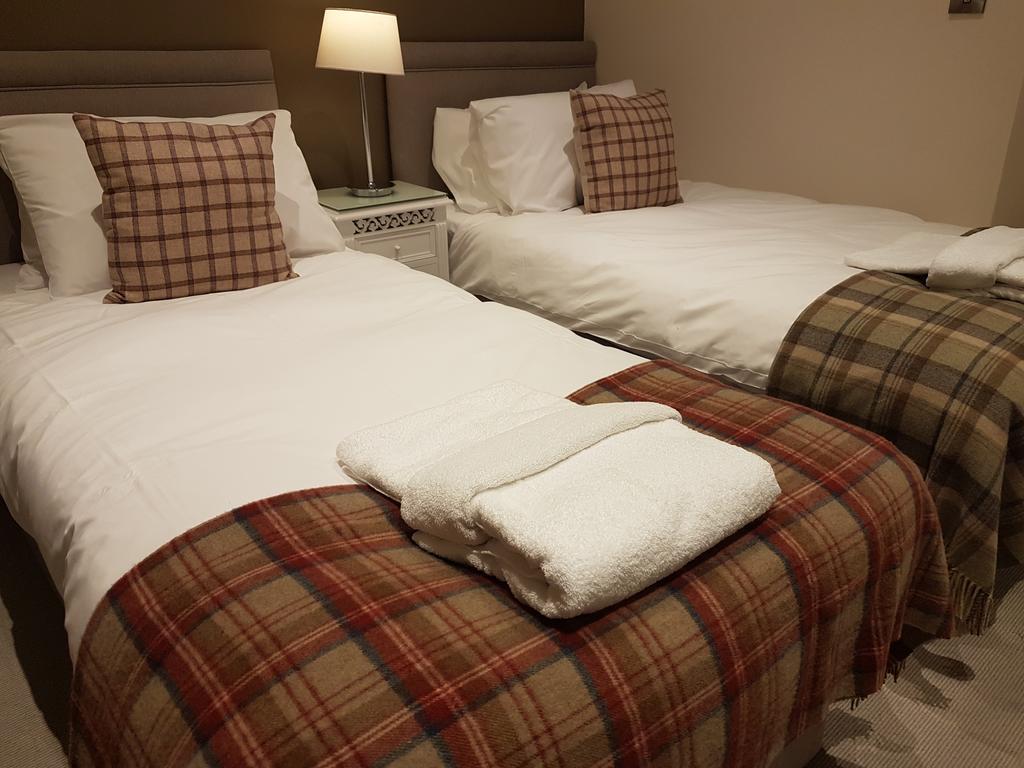 The Lion Hotel Brewood Bagian luar foto