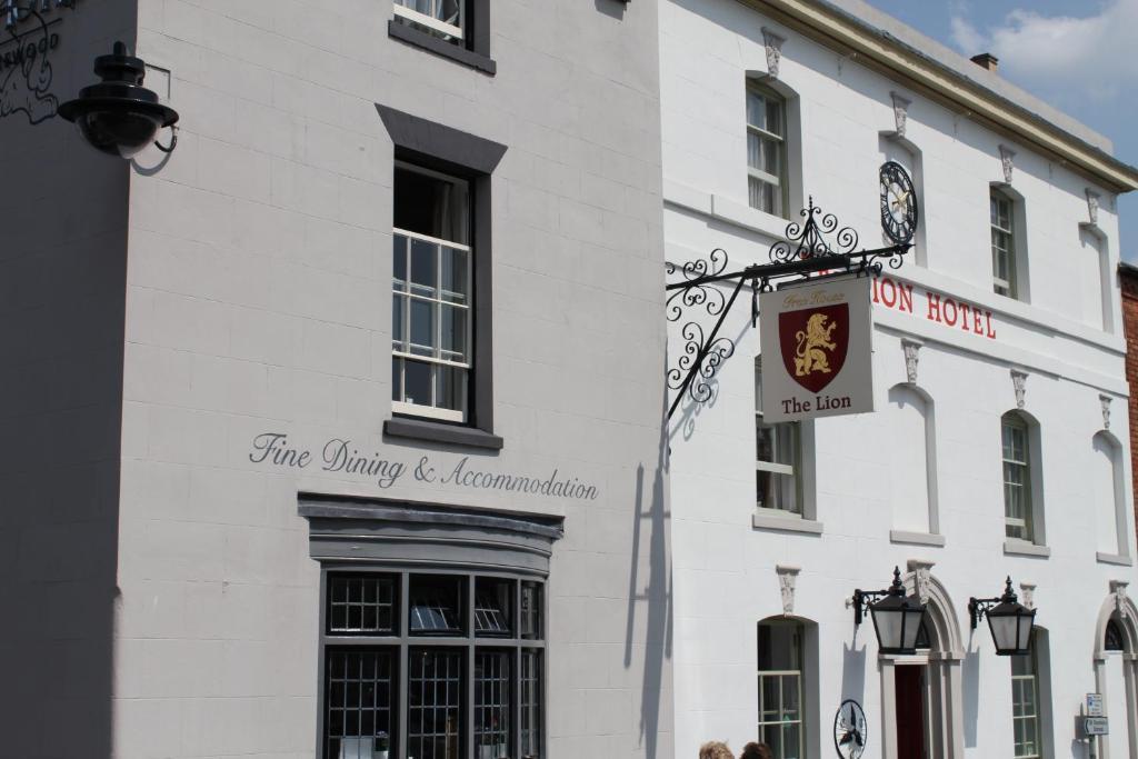The Lion Hotel Brewood Bagian luar foto