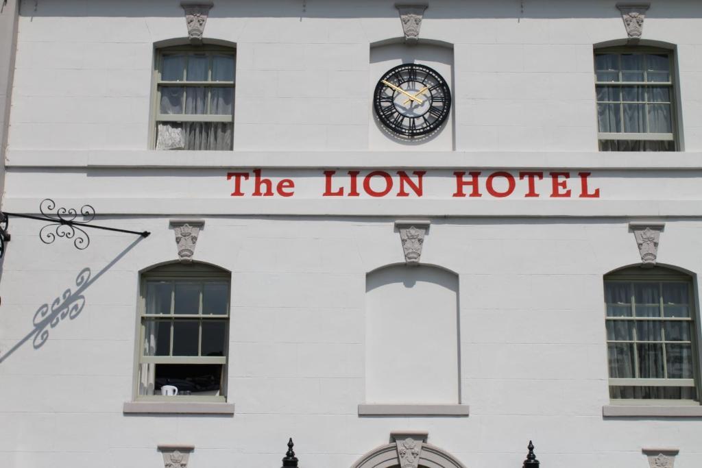 The Lion Hotel Brewood Bagian luar foto