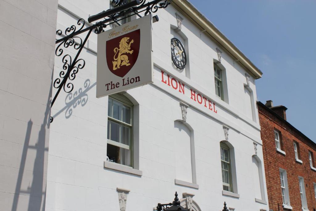 The Lion Hotel Brewood Bagian luar foto