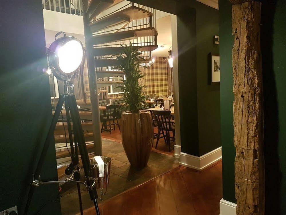 The Lion Hotel Brewood Bagian luar foto